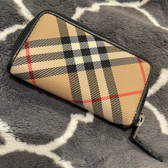 Accessories Euc Burberry Key Holder Card Holder Zippered Poshmark